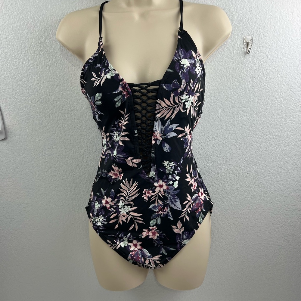 Ambrielle one piece swimsuit, size small